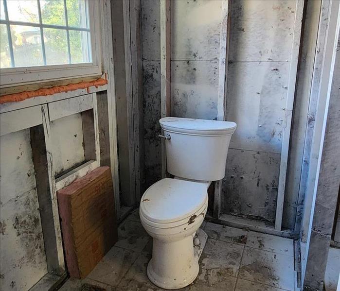 Bathroom with painted studs before insullation